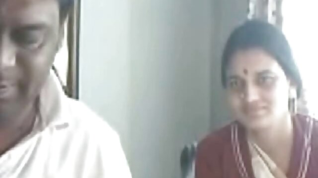 బస్టీ సెక్స్‌పాట్ డయాన్నా లారెన్ తన కింకీ లవర్‌కి తెలుగు సెక్స్ సాంగ్ గొప్ప బ్లోజాబ్‌ను అందిస్తుంది