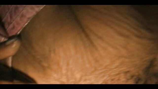 బూటీఫుల్ ఎబోనీ వేశ్య తన ప్రేమికుడికి ఒక బ్లోజాబ్‌ని ఇస్తుంది తెలుగు సెక్స్ ఫిలిం మూవీ